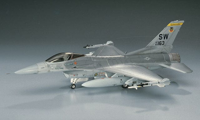 Hasegawa Scale Model Kits 1/72 Hasegawa F16C Fighting Falcon