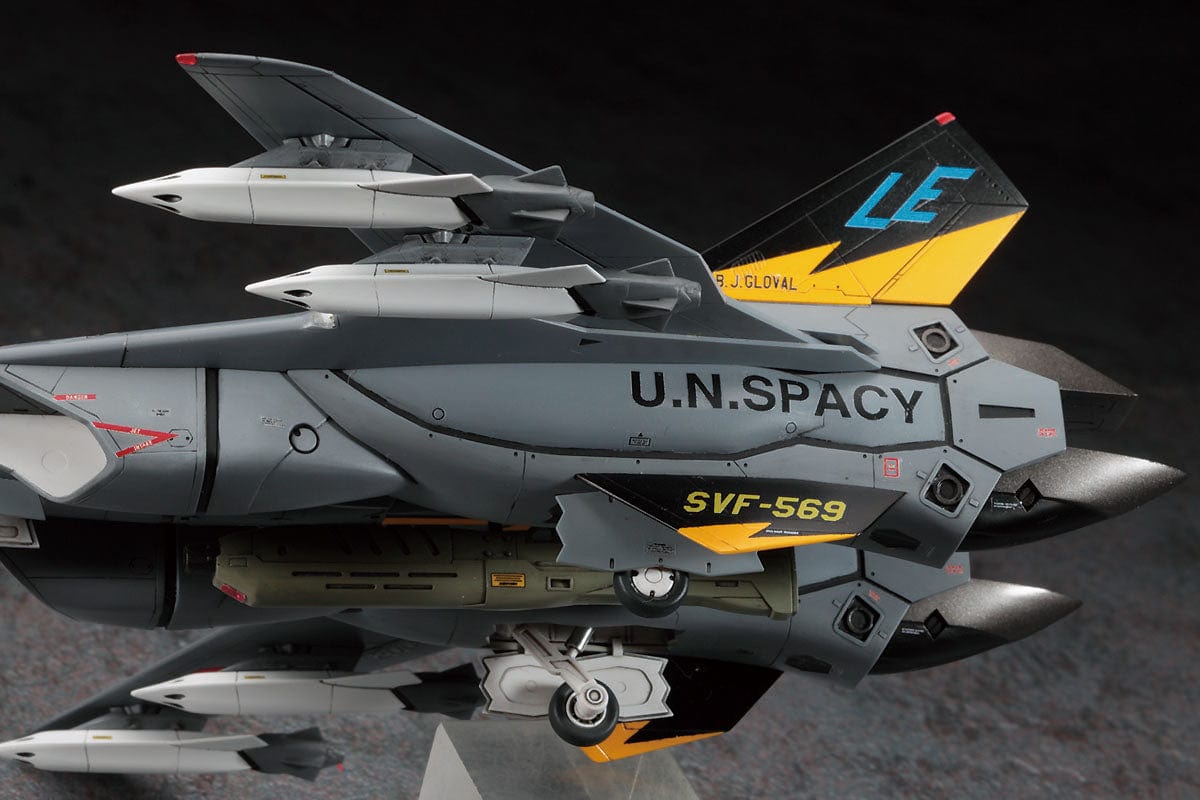 Hasegawa Scale Model Kits 1/72 Hasegawa Macross Plus VF-19A "SVF-569 Lightnings" w/High-maneuver Missiles