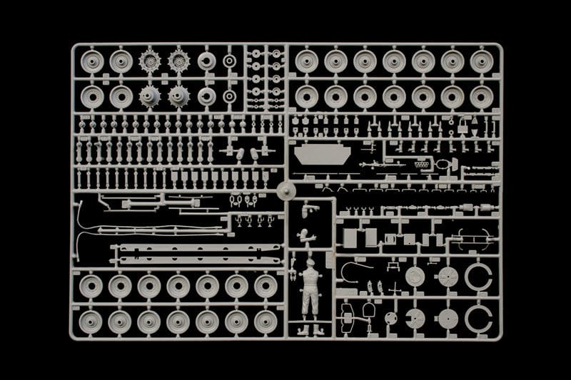 Italeri Scale Model Kits 1/35 Italeri Leopard 1A5