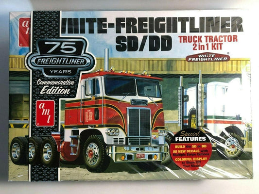 AMT Scale Model Kits 1/25 AMT White-Freightliner 2 in 1 SD/DD Cabover
