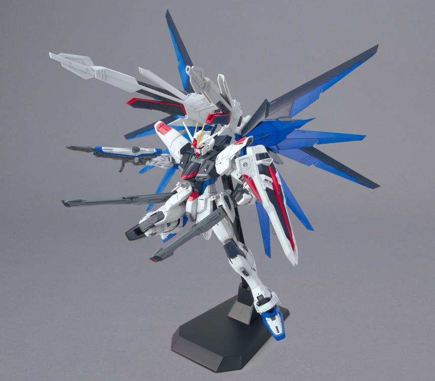 BAN Scale Model Kits 1/100 MG Freedom Gundam Ver 2.0