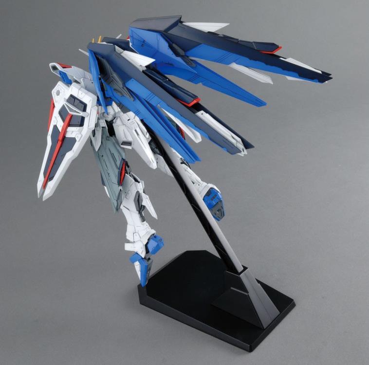 BAN Scale Model Kits 1/100 MG Freedom Gundam Ver 2.0